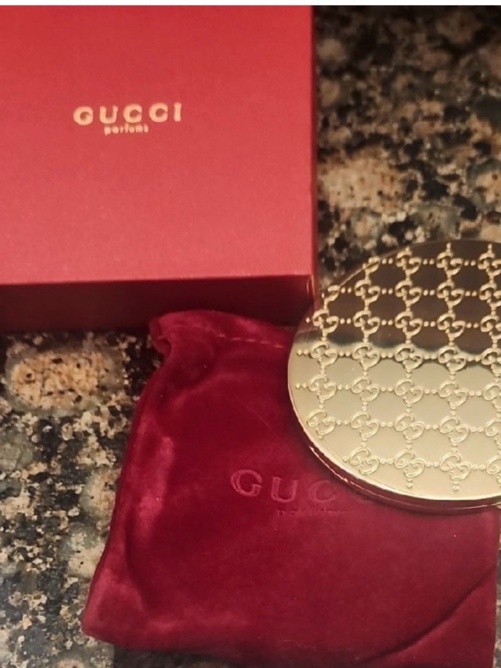 Authentic Gucci Gold Compact Powder Mirror with Signature Motif - Picture 4 of 4